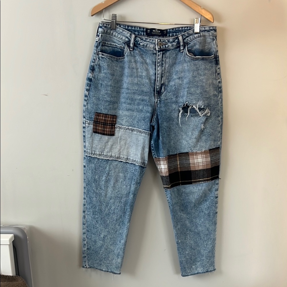 Hollister Women’s Distressed Patchwork Denim Ultra High Rise Mom Jeans 15R